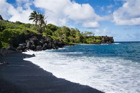 Black Sand Beach Maui: all you need to know about Honokalani - Love and ...