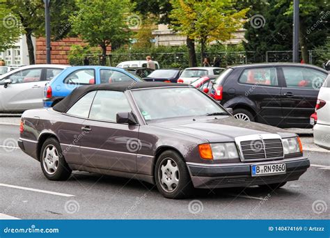 Mercedes-Benz A124 E-class editorial stock image. Image of affordable ...