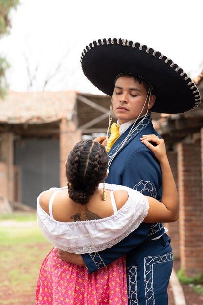 Premium Photo Latin Couple Of Dancers Wearing Traditional Mexican