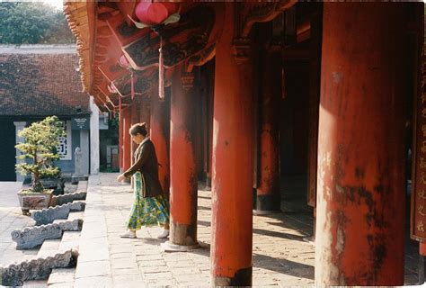 Film Street Photography in Vietnam - DUDE OI