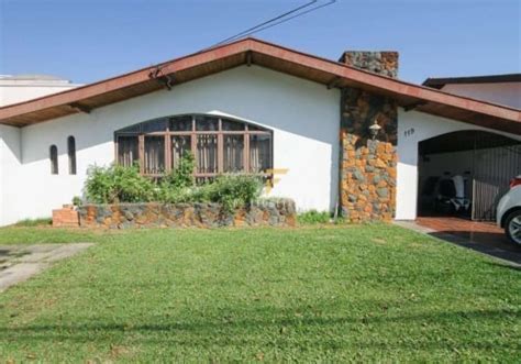 Casas à venda na Rua Luiz Massuquetto em Curitiba Chaves na Mão