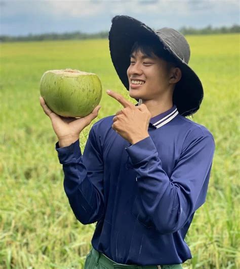 Em gái Lê Tuấn Khang lộ diện hot không kém anh trai cả nhà cùng lên clip Hot KOLs Đời sống