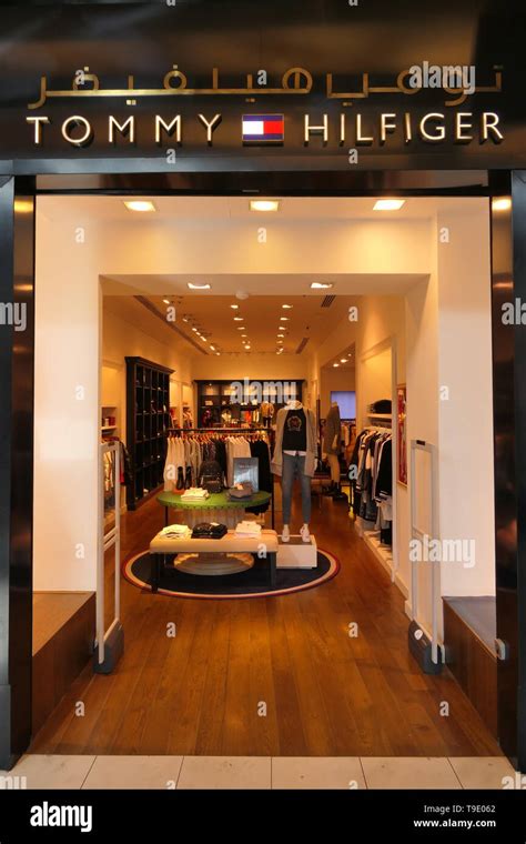 Tommy hilfiger logo -Fotos und -Bildmaterial in hoher Auflösung – Alamy