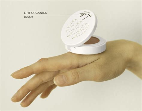 Minimalistic Chic Over Bold Beauty Heres Why The Nude Makeup Trend Tops The Beauty Charts