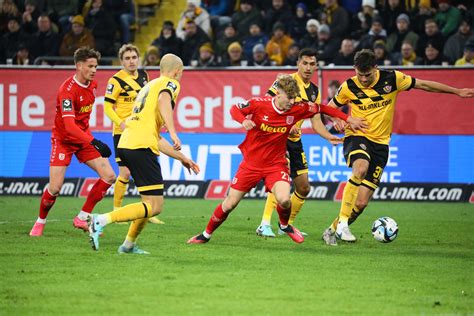 Florian Ballas köpft Jahnelf spät zum Sieg SSV Jahn Regensburg