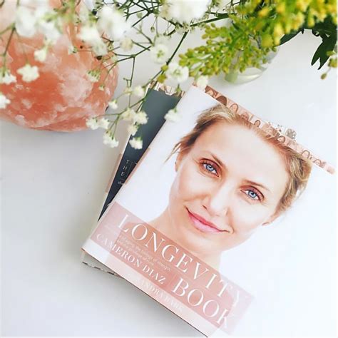 Книга месяца: Камерон Диас о том, как с возрастом становиться только ...