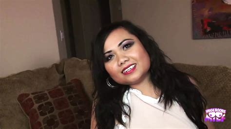 Menghisap Zakar Semasa Dikongkek Dari Belakang Adalah Bagaimana Milf