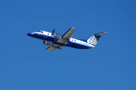 Embraer EMB-120ER Brasilia, Twin-turboprop low-wing commuter airliner ...