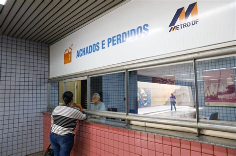 Achados E Perdidos Do Metr Acumula Mil Itens Esquecidos Em Esta Es