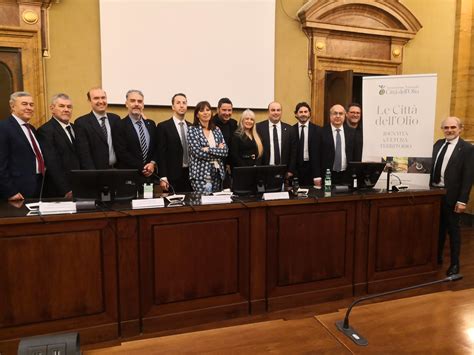 L’olio Evo Delle Città Dell’olio Diventa Una Star Della Tv Associazione Nazionale Città Dell Olio