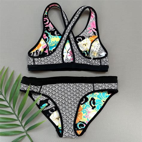 Athleta Reversible Sports Style Bikini Swimsuit Set Gem