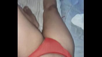 En Attendant Qu Il La Baise XVIDEOS