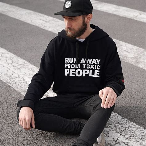 Интернет-магазин концептуальной одежды для женщин и мужчин SKVO