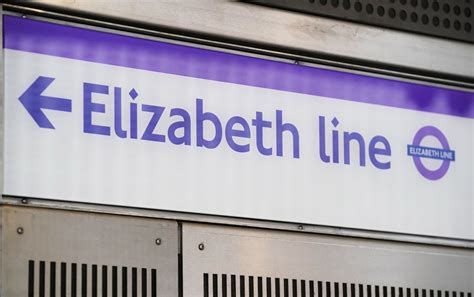 Passengers complain about crowded conditions at Elizabeth Line stops 15