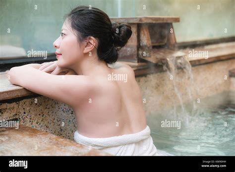 Japanese Hot Spring Woman Hi Res Stock Photography And Images Alamy