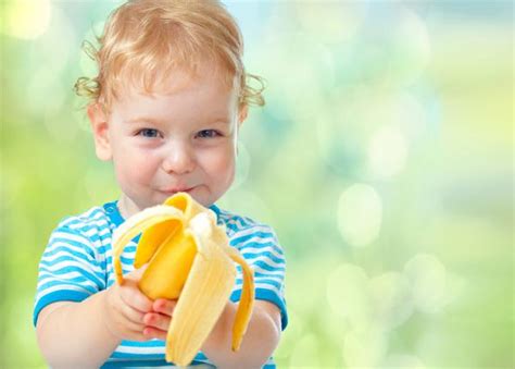 Поделка из шишек «Цветы для мамы»