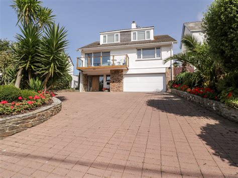 Seascape In Crantock Cornwall Cottages And Lodges