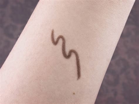 Urban Decay Naked On The Run Palette Review And Swatches The Happy Sloths Beauty Makeup