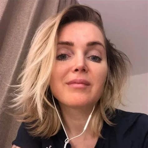 Annette MILF Stepmother Seduces Son Via Video Call While Father Is At Work XHamster