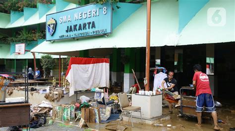 Sudin Dukcapil Jaksel Ganti Ratusan Dokumen Kependudukan Korban Banjir