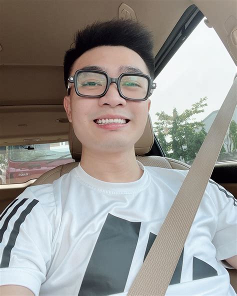 Nh P B Ng M C I B T Ng Hot Tiktok Huy N L N Ti Ng Tr C N O Li N T C Khoe Nh