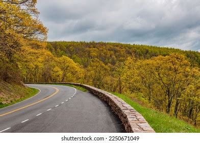 103 Skyline Drive Virginia Springtime Images, Stock Photos, 3D objects ...