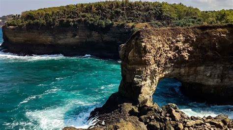 Keunikan Pantai Karang Bolong Tempat Wisata Indah 2024 Di Pacitan