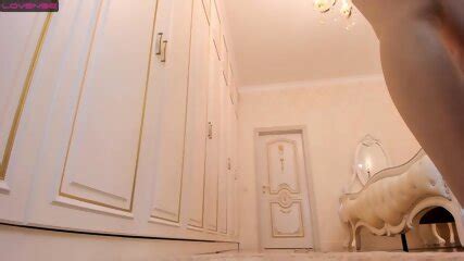 Busty Japanese Chick Is Shaking Her Nude Body