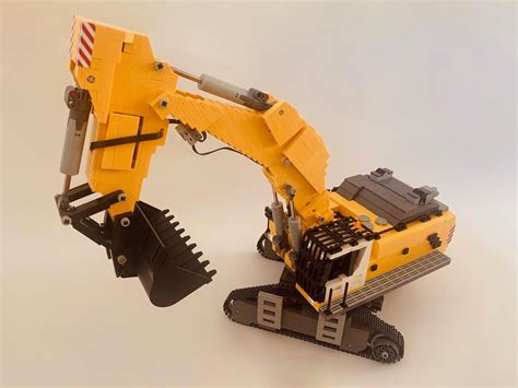 [MOC] Liebherr R 980 Excavator 1:25 motorized : lego