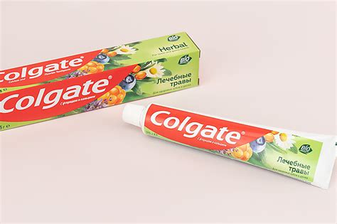 Зубная паста «Colgate» Отбеливающая Лечебные травы, 75 мл – купить по ...