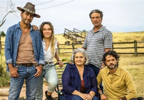 Beijo gay Malvino Salvador viverá homossexual em próxima novela Metrópoles