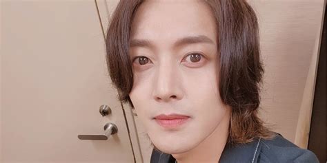 singeractor kim hyun joong wife  reportedly welcomed  healthy