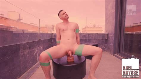 纹身的axel Abysse在肛交后骑假屌 Pornhub Gay