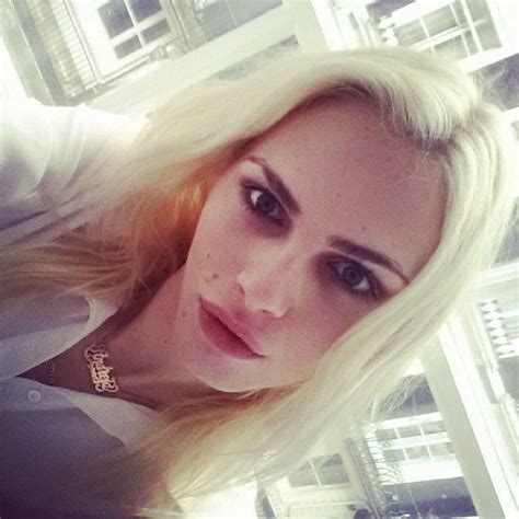 Andrej Pejic Un Cunoscut Top Model Masculin Si A Facut Operatie De Schimbare De Sex PRO TV