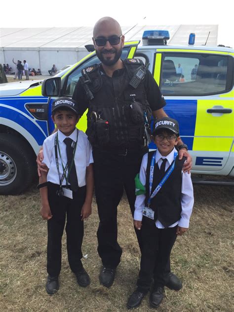 40000 Muslims Gather For Uks Largest Islamic Convention