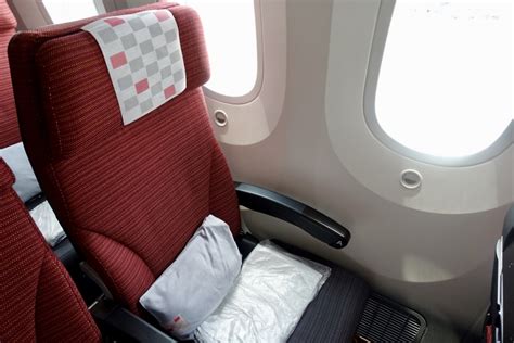 JAL国際線エコノミークラスの座席と機内食をレポート！成田ークアラルンプール搭乗記＜JAL JGC修行＞ | 理系マイラーとSFC修行