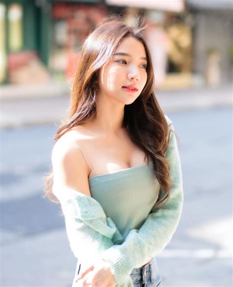 Hot girl đồng phục xinh nhất Thái Lan ngày càng gợi cảm nhờ golf