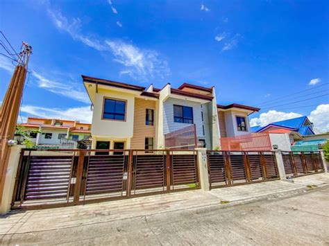 Storey Spacious Townhouse In Bf Resort Village Las Pinas