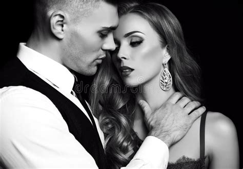 Histoire D Amour Beaux Couples Sexy Femme Blonde Magnifique Et Homme Bel Image Stock Image Du