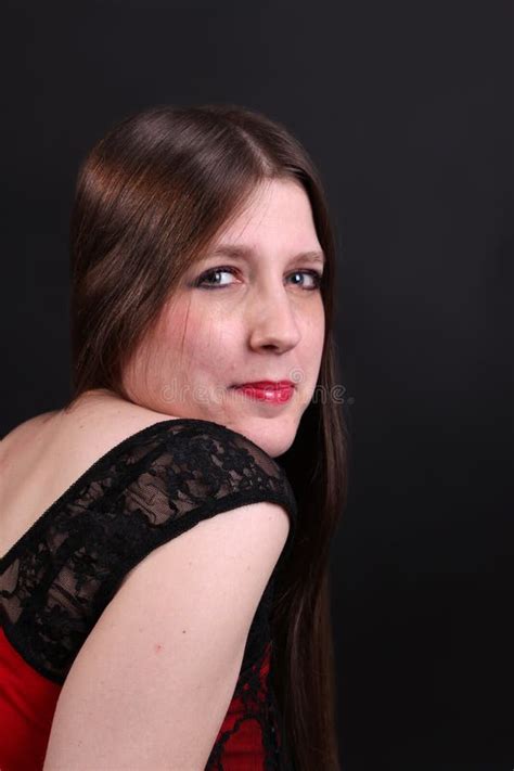 Femme Assez Aux Cheveux Longs De Brunette Image Stock Image Du Profil Paule