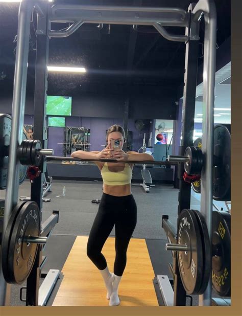 White Socks And Ass Scrolller