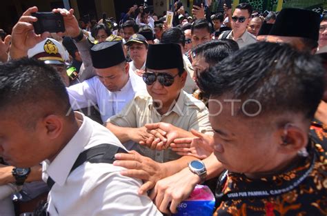 prabowo ziarahi makam abah anom antara foto