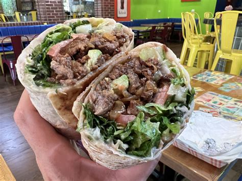 Smokin' Chokin' and Chowing with the King: New Food Options in Bucktown