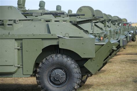 Сербська армія презентувала даровані Росією БРДМ-2МС