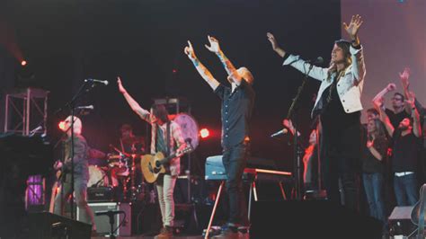 How To Be A Praise And Worship Leader Englishsalt