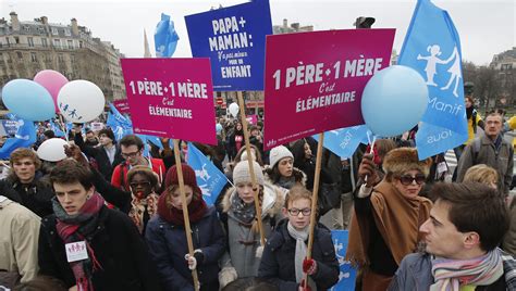Gay marriage protest converges on Eiffel Tower