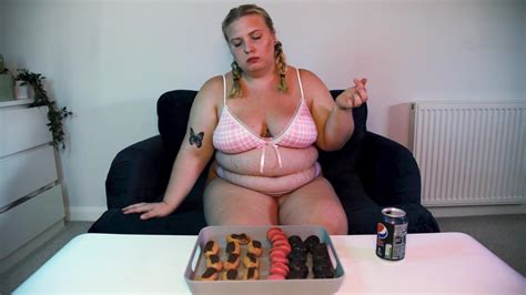 Blonde BBW Stuffs Herself And Burps ThisVid