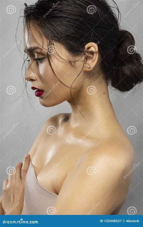 Beautiful Brunette Girl Fashion Model With Naked Shoulders And W Stock Image Image Of Fresh