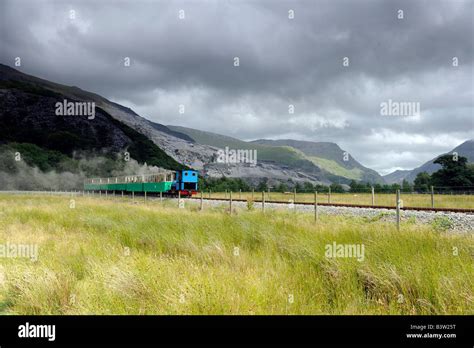 Schmalspurbahn Am Mount Snowdon In Nord Wales Stockfotografie Alamy