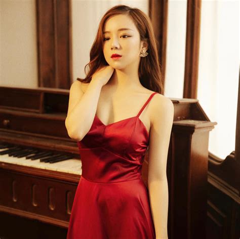 Mơ thành ca sĩ như Chi Pu nhưng hot girl ngủ gật lại khiến dân tình nhức mắt với điệu nhảy